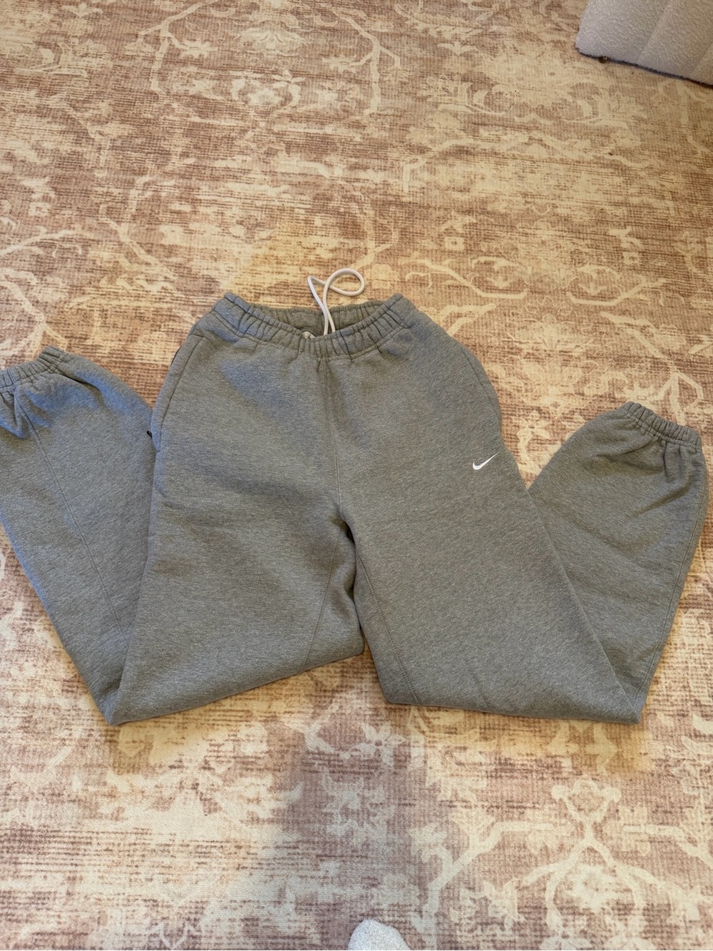 Nike Women’s solo swoosh joggers